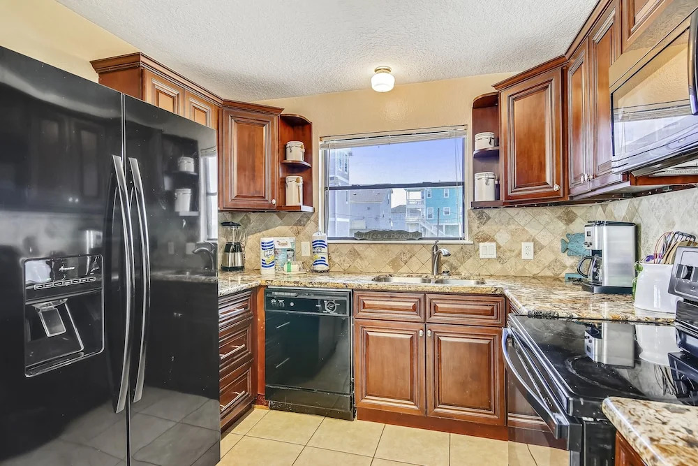 Beachfront Bliss 5 Br Home by RedAwning