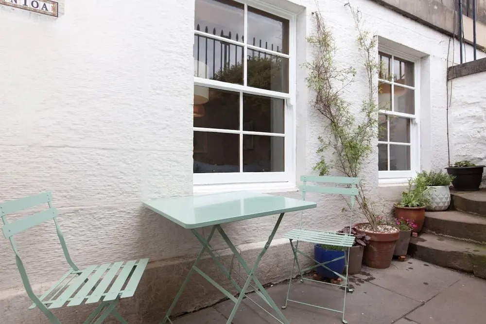 Stylish 2BR Flat for 5 in the Heart of Edinburgh