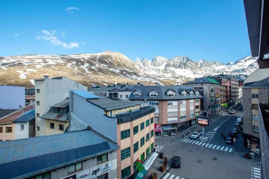 Apartment with 2 bedrooms in Pas de la Casa with wonderful mountain view balcony and WiFi 200 m from the slopes