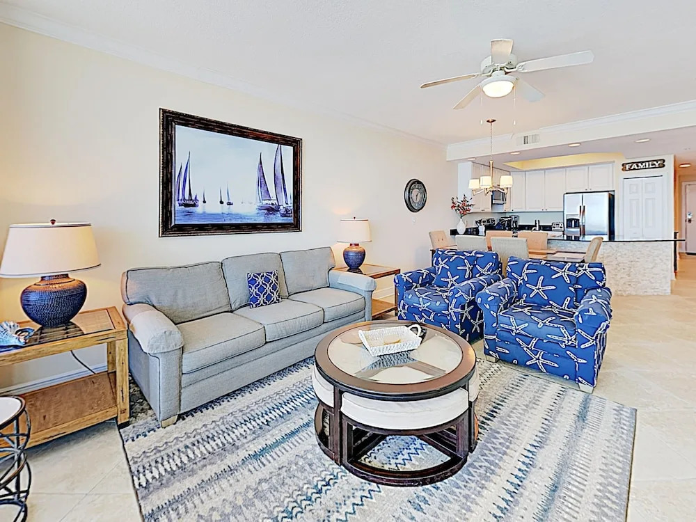 Gulf-view Coastal Elegance W/ Pool & Hot Tub 3 Bedroom Condo
