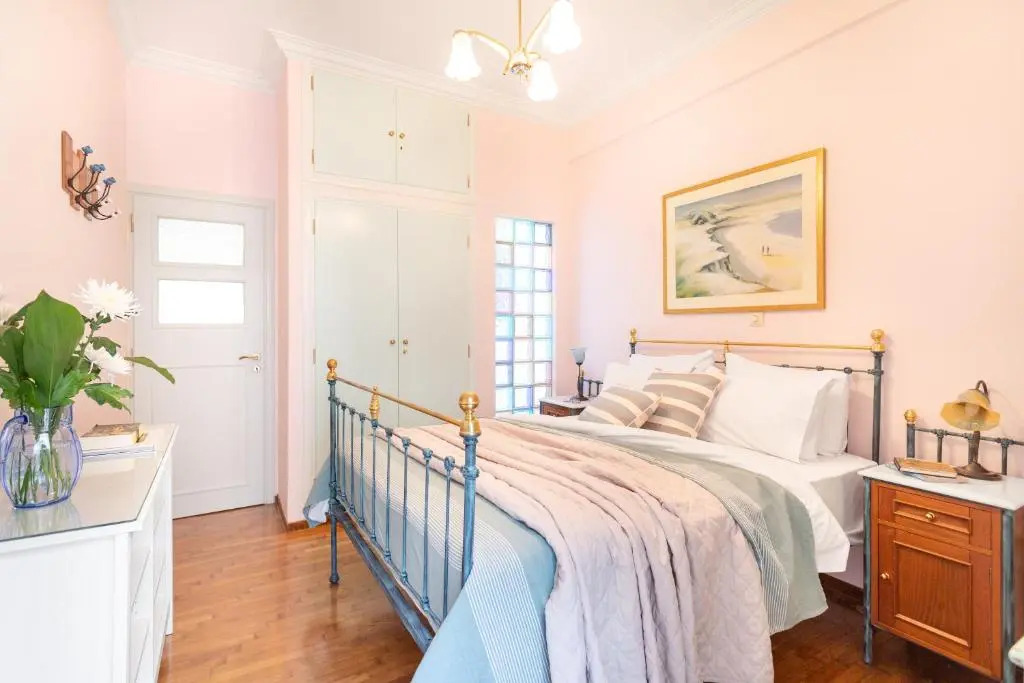 Bright, Calming Retreat With a Balcony Near Metro!