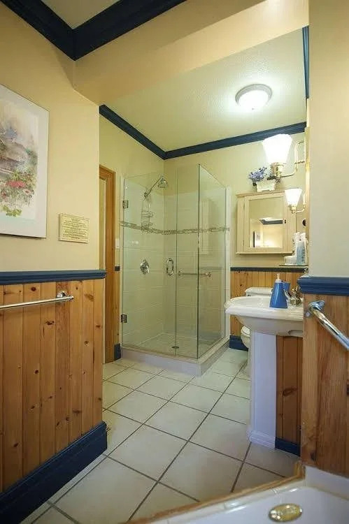 Little Lake Inn B&B