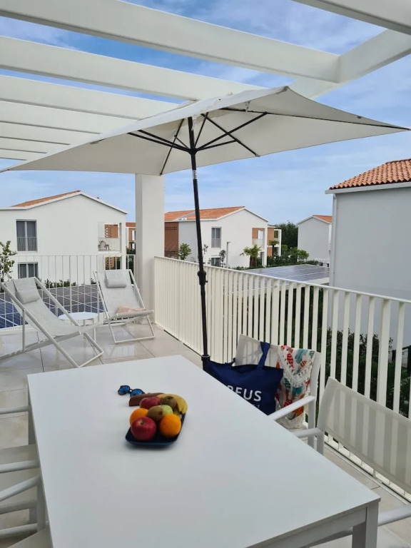 Pareus Beach Resort