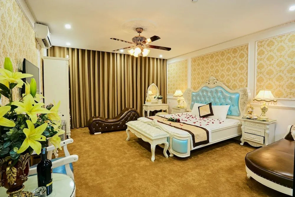 Kings Hotel Mỹ Đình
