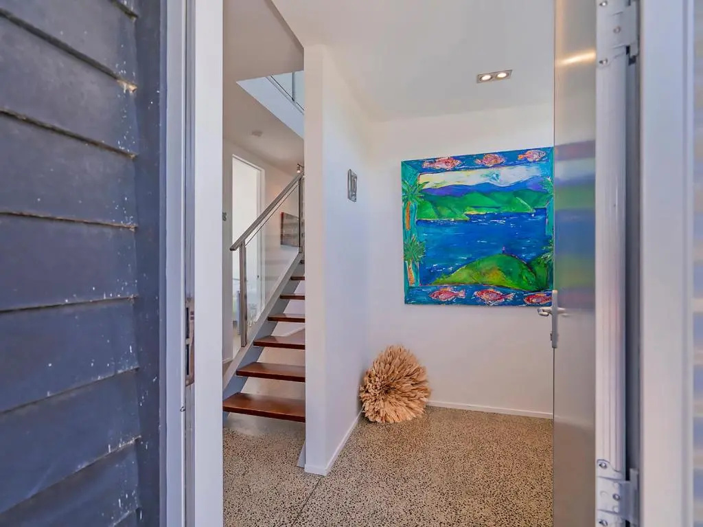Breezy Views - Simpsons Beach Holiday Home
