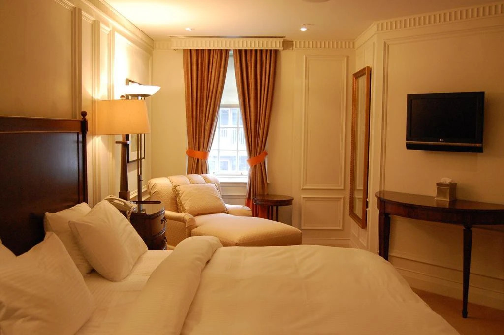 Windsor Arms Hotel