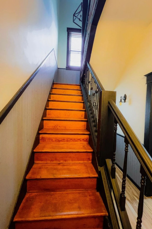 The Pub with Private Yard & Parking, Near the Falls & Casino by Niagara Hospitality