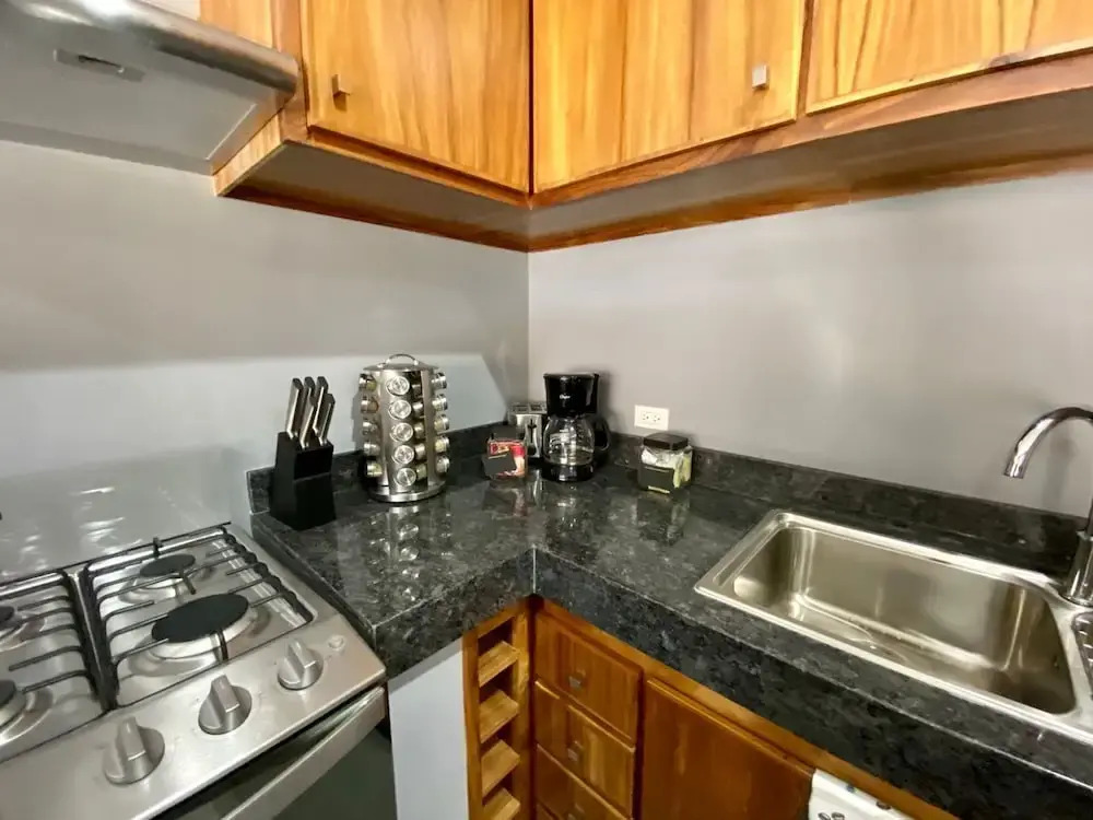 Beautiful New Condo Sea Breeze