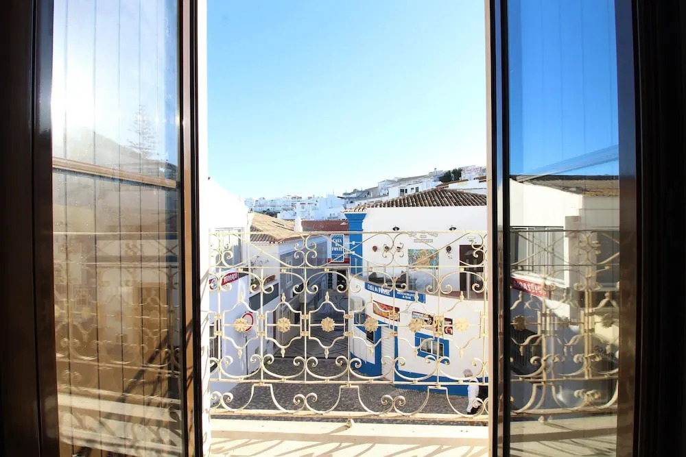 Heart of Old Town Apartment - Steps from the Beach