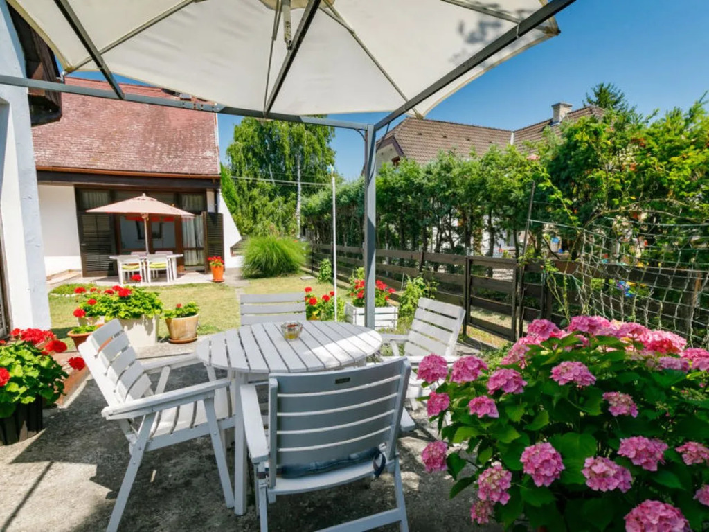 Holiday Home Suzy by Interhome