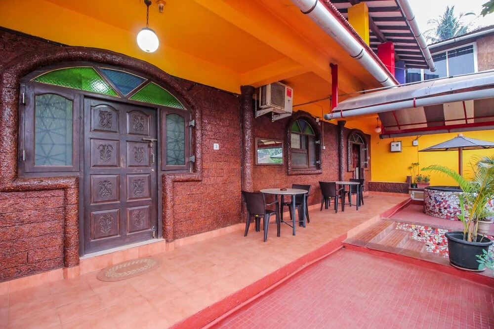 OYO 10203 Home Bright 2BHK Anjuna Beach