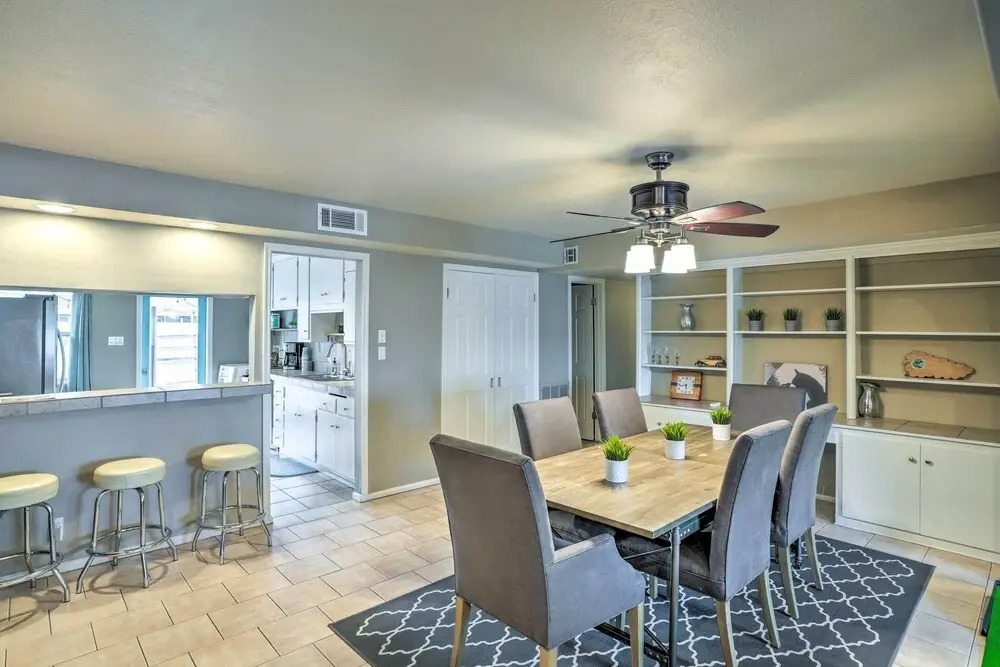 1 Mi to Old Town Scottsdale: Home w/ Putting Green