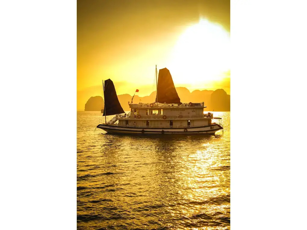 Gray Line Private Luxury Cruise