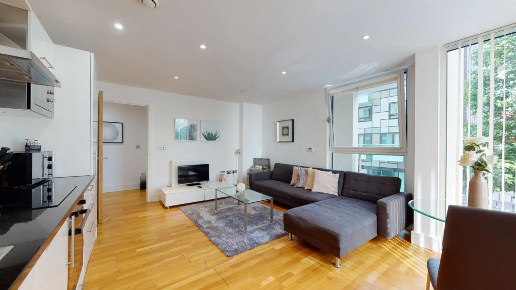 Comfy Two Bed Apartment w Balcony in Canary Wharf