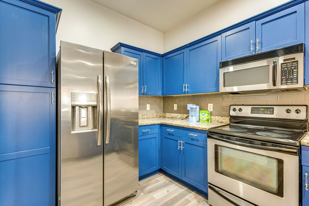 Condo by Marta: 10 Min Walk to World Cup Stadium