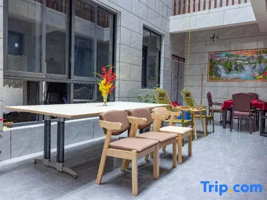 Qingcheng Mountain Banshan Bianxia Homestay