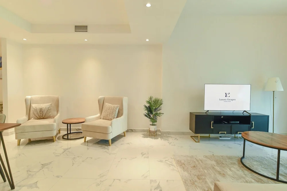Dubai Canal View 1 BR Premium Apartment - AMN