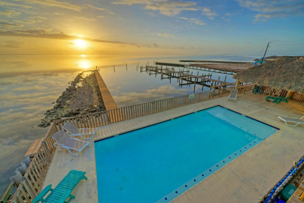 Panoramic Water Views, Shared Pool, Boat Dock Bayside Lodge by Avantstay
