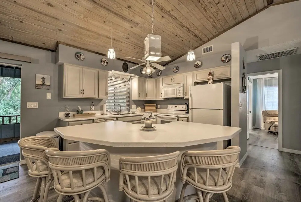 1 Mi to Boat Launch: Crystal River Home w/ Dock