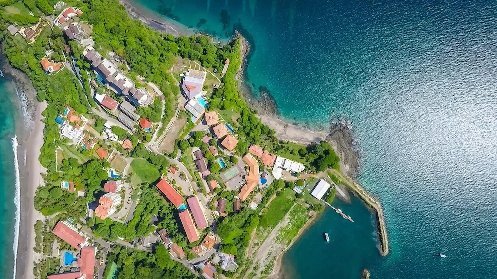 Amazing Ocean Views From This Nicely Equipped Condo