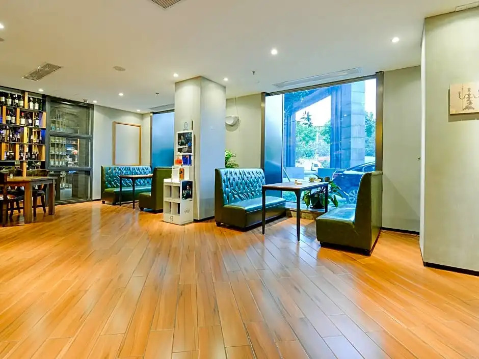 Caijing Hotel (Guangzhou Panyu Wildlife Park Branch)