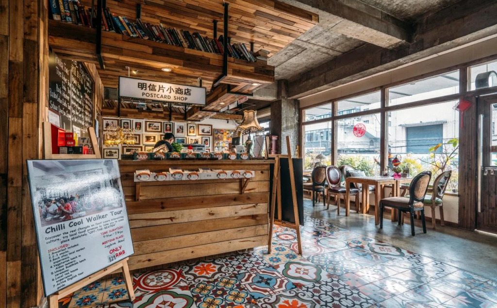 SONDERIA Lazybones Hostel