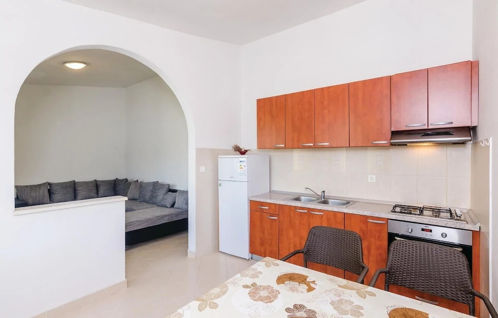 Amazing Home in Hodilje With Wifi and 2 Bedrooms