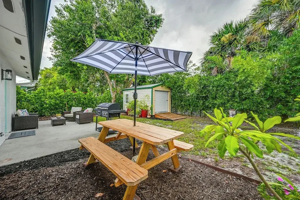 Sunny Florida Escape w/ Patio, Grill & Fire Pit!