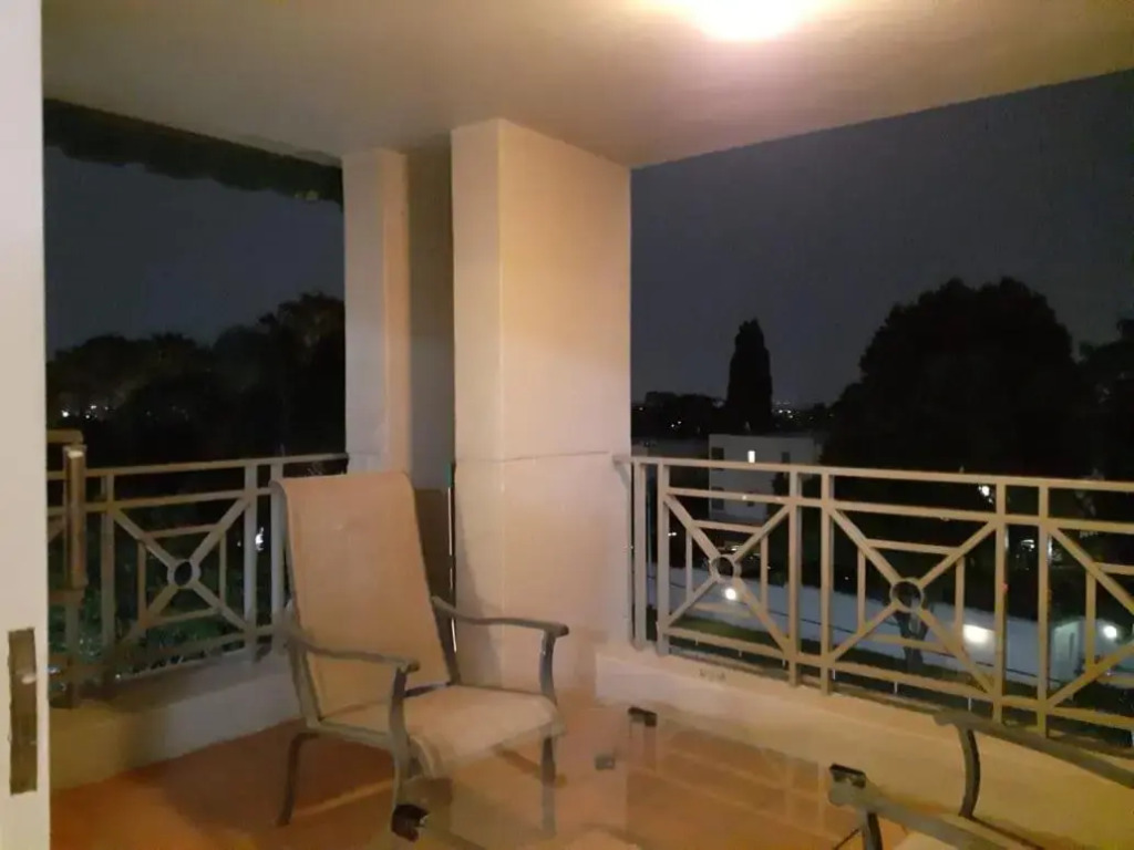 Mount Royal 09 - Large 1 bed with balcony
