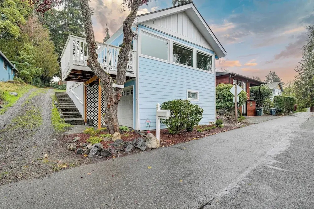 'lakehouse Living' Waterfront Retreat Near Tacoma