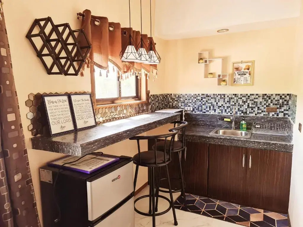 Tagaytay Staycation House by Bea & RM