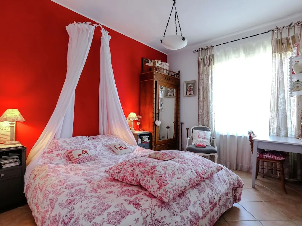 Amazing Holiday Home With Pool in Aix-en-provence