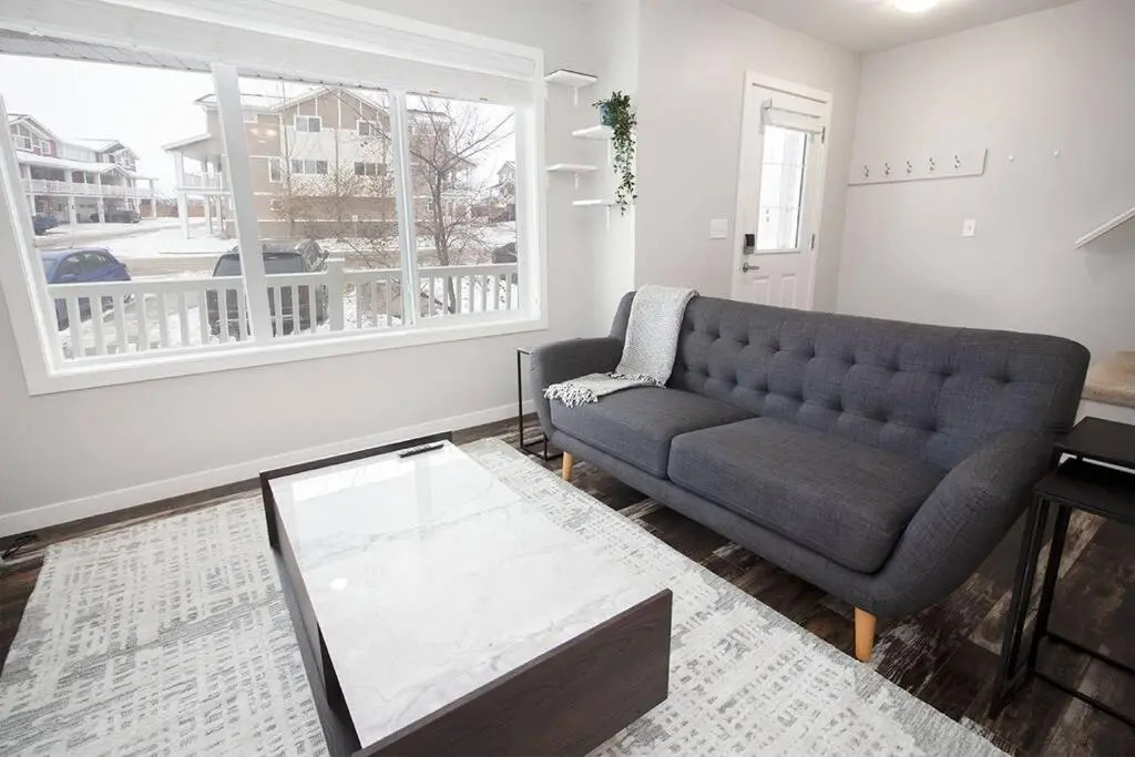 Beautiful South Winnipeg 4 Bdrm 2 Bath Townhouse