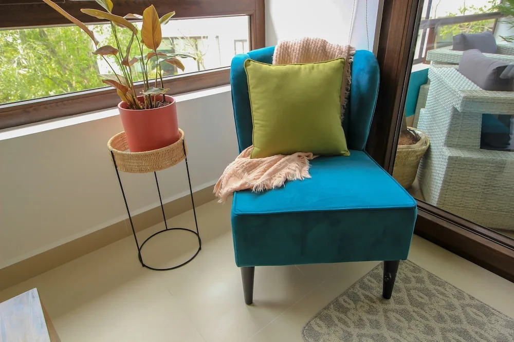 Beautiful Condo with Screened Terrace by the Pool