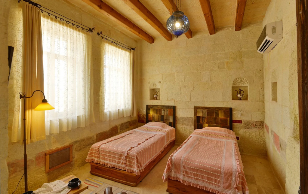 Seki Cave Hotel, Wake Up to Hot Air Balloons