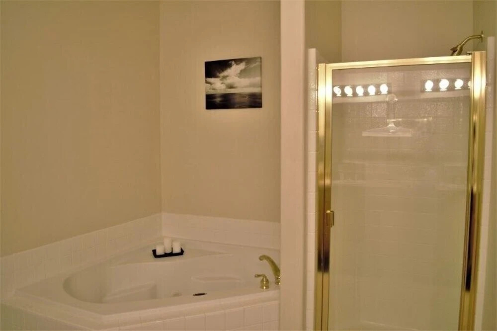 Bobitsky and Gomez - 2 Br Condo