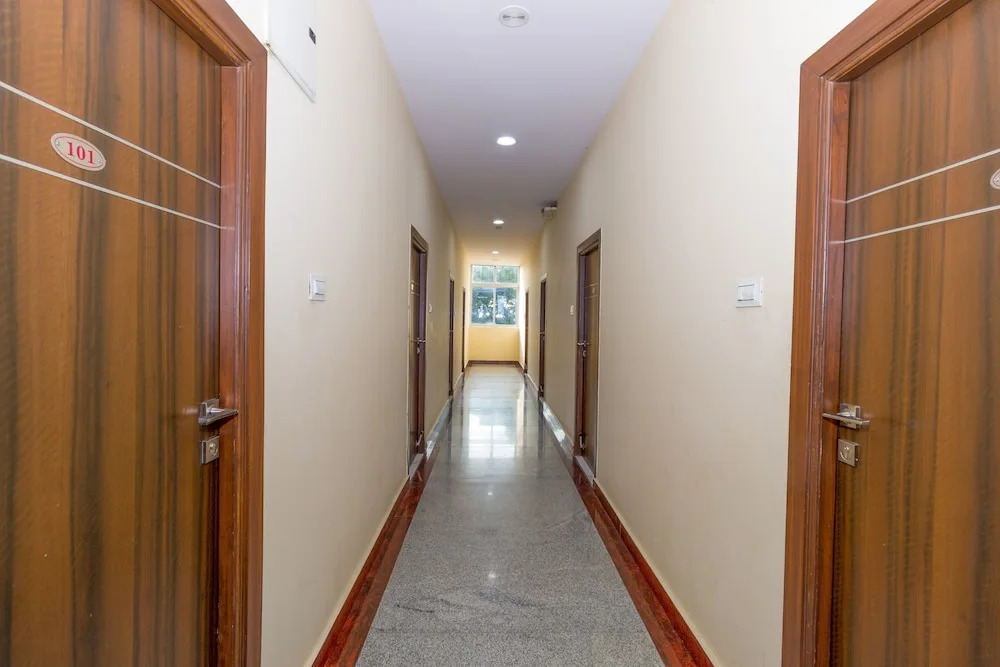 OYO 7627 Royal Plaza