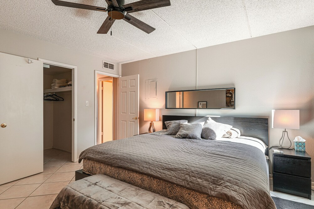 Pool Access & Private Patio! Prime Arcadia Condo