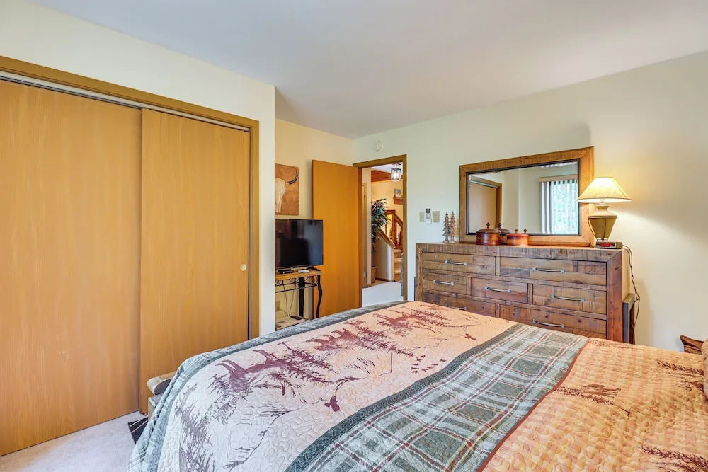 Walk to Dining! Townhome 1 Mi to Big Boulder Mtn