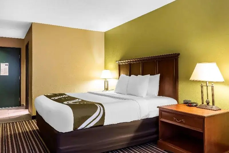 Holiday Inn Exp Reg Hosp And Med Ctr
