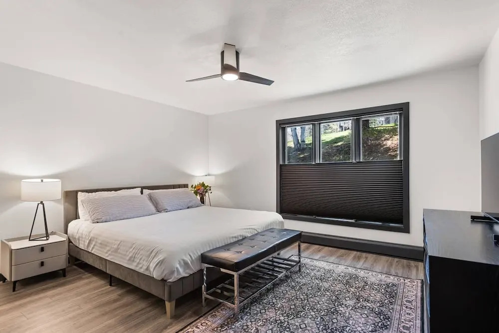 Snowmass Modern 3 Bedroom w/ Hot Tub 251
