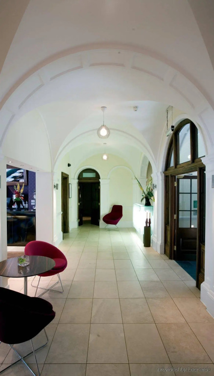 Leopold Hotel