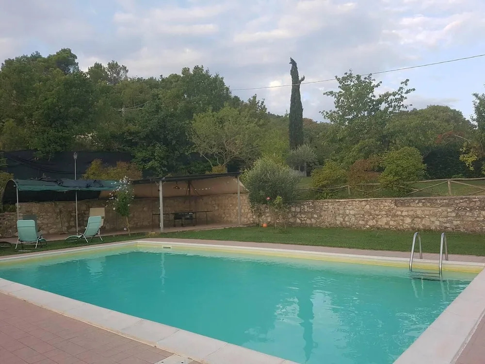 Sale! Beautiful 2-bed Apartment With Pool Access