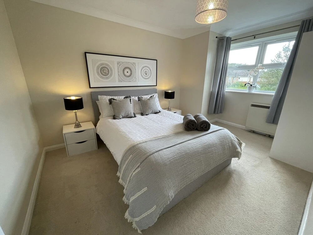 The Aviator Apartment - Farnborough - Allocated Parking, WI-FI & Self Check-in