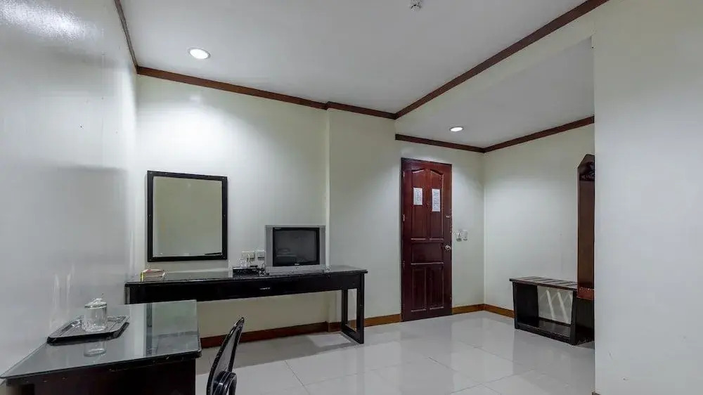Check Inn Bacolod by RedDoorz