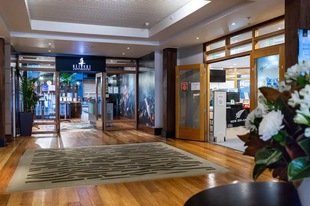 Auckland Centre with Pool and Gym