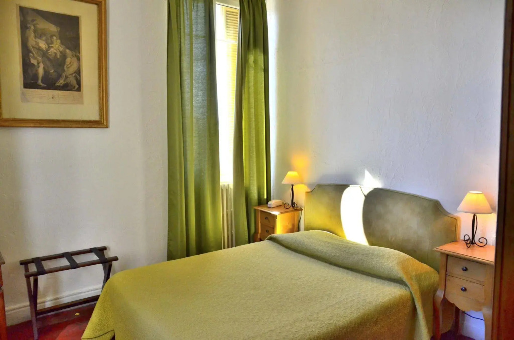 Logis Hôtel - Restaurant Résidence Les Cèdres