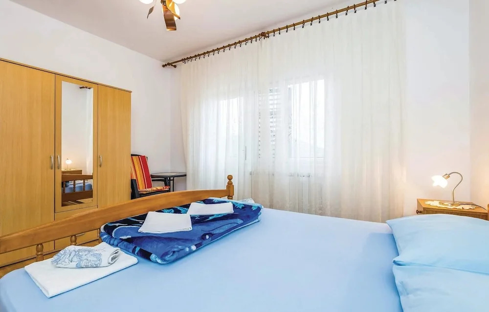 Nice Apartment in Lopci With 2 Bedrooms