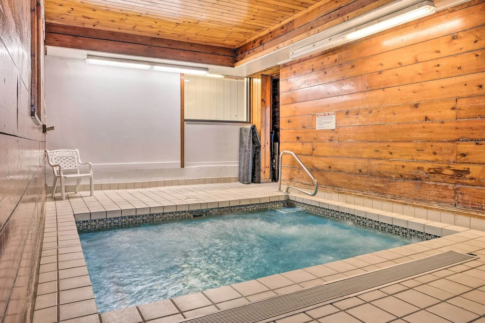 Lincoln Escape w/ Deck: 1 Mi to Loon Mountain!