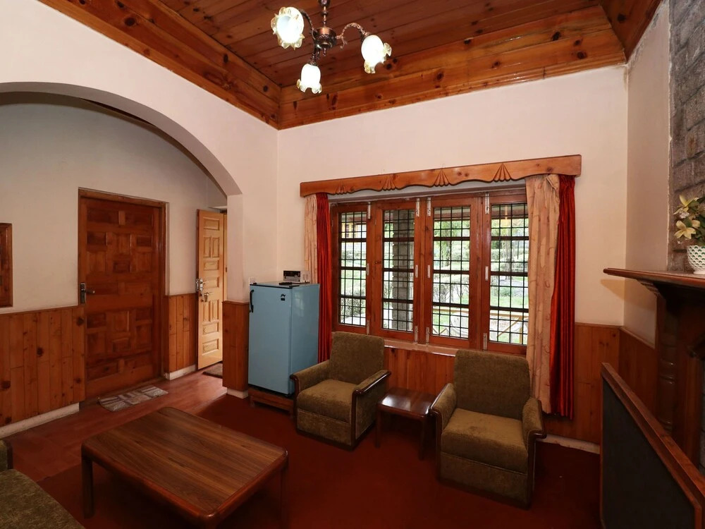 OYO 13694 Home Luxury 3BHK Cottage Mall Road